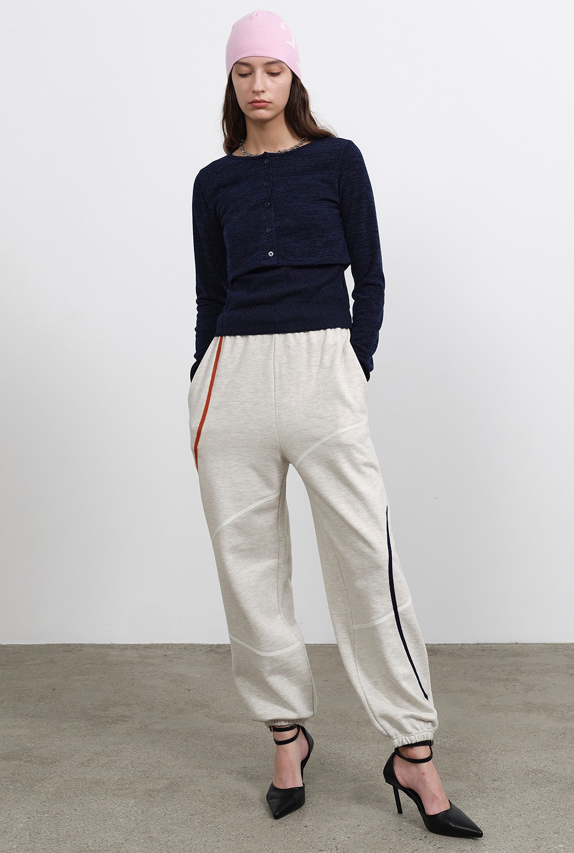 R LINE EMBROIDERY SWEAT PANTS